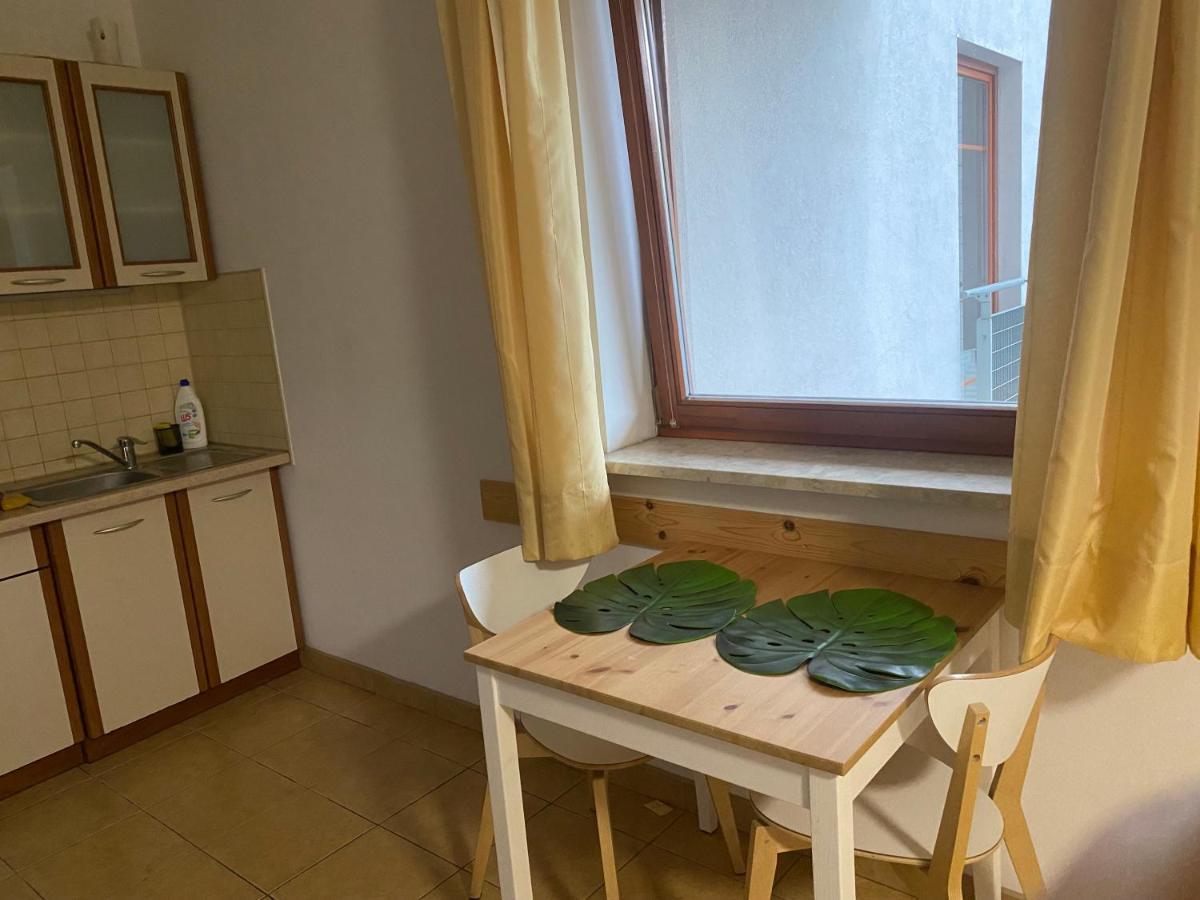 Ferienwohnung Komfortowy Apartament Na Florianskiej, Park Praski, Dw Wilenski,W Odleglosci Spaceru Od Starego Miasta, Milo Widziec Gosci Ze Zwierzetami, Очень Удобно Для Украинских Моряков,Которые Будут Сдавать Экзамены В Морричсервисе, Через Дорогу Офис Warschau Exterior foto