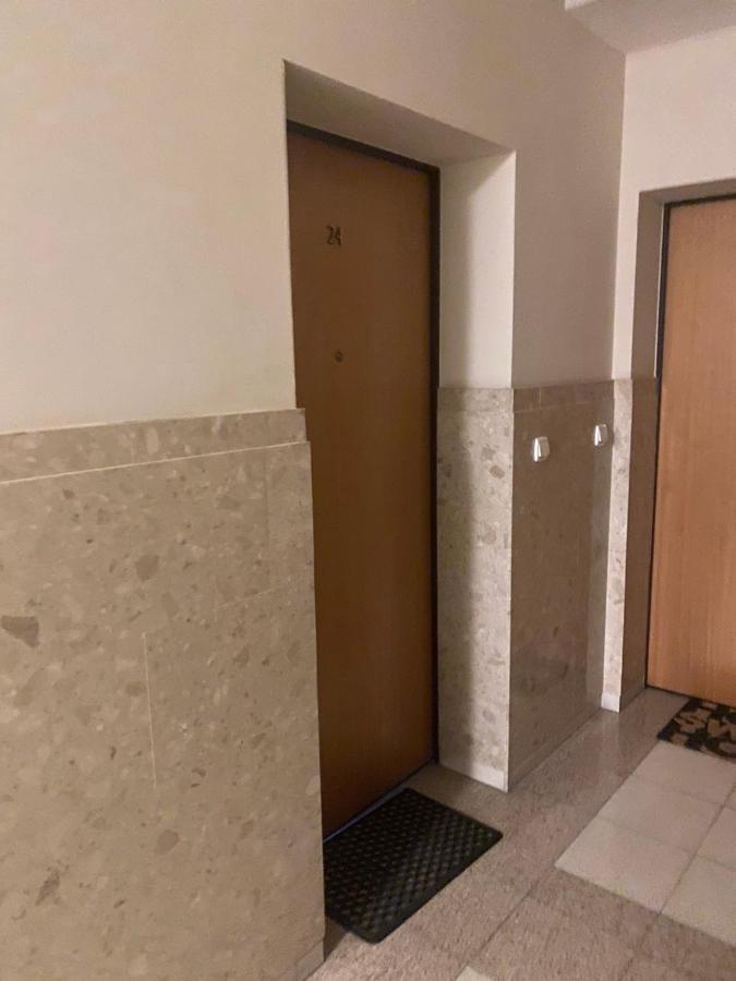 Ferienwohnung Komfortowy Apartament Na Florianskiej, Park Praski, Dw Wilenski,W Odleglosci Spaceru Od Starego Miasta, Milo Widziec Gosci Ze Zwierzetami, Очень Удобно Для Украинских Моряков,Которые Будут Сдавать Экзамены В Морричсервисе, Через Дорогу Офис Warschau Exterior foto